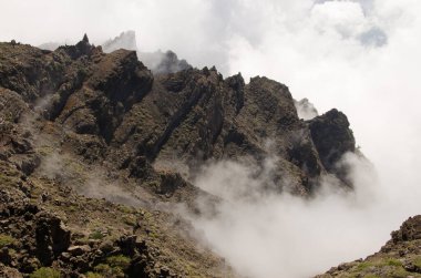 Caldera de Taburiente Ulusal Parkı 'nın kayalıkları.