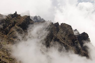 Caldera de Taburiente Ulusal Parkı 'nın kayalıkları.
