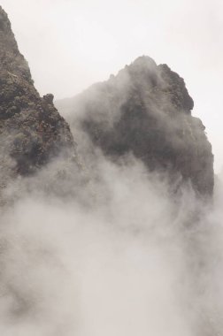 Caldera de Taburiente Ulusal Parkı 'nın kayalıkları.