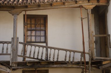 Geleneksel Kanarya evi harabeye döndü.