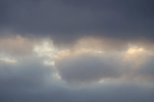 Nuvens ao pôr-do-sol . — Fotografia de Stock