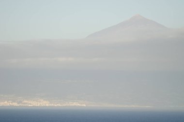 Los Gigantes ve Teide Zirvesi.