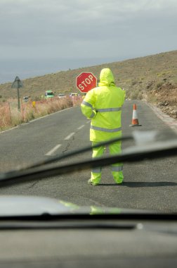 Yolda trafik kesintisi..