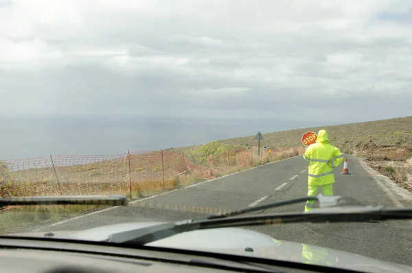 Yolda trafik kesintisi..