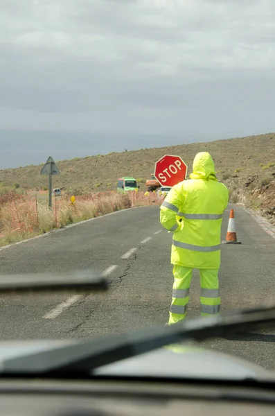 Yolda trafik kesintisi..