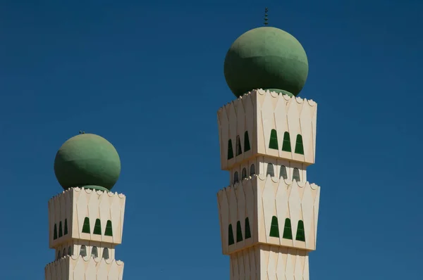 Minarets of the Grande Mosquee El Hadji Omar Al Foutiyou. — стокове фото