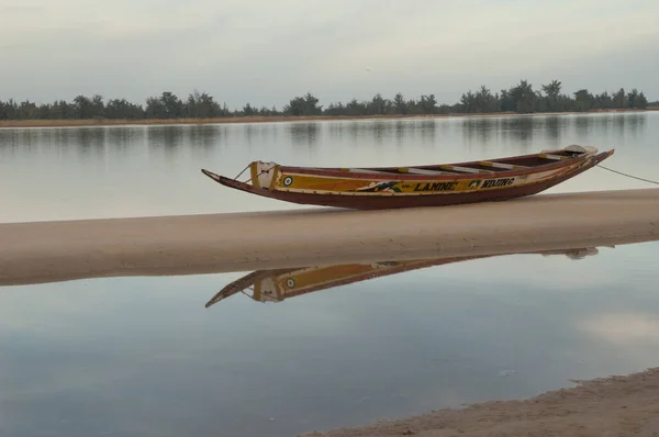 Fishing boat at sunset on the Senegal River. —  Fotos de Stock