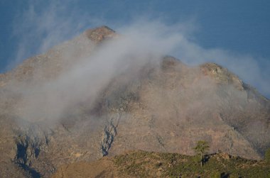 Sisin içindeki dağ. Aldea de San Nicolas de Tolentino. Nublo Kırsal Parkı. Büyük Kanarya. Kanarya Adaları. İspanya.