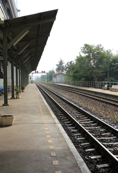 Empty train station in the afternoon. — Stock Photo, Image