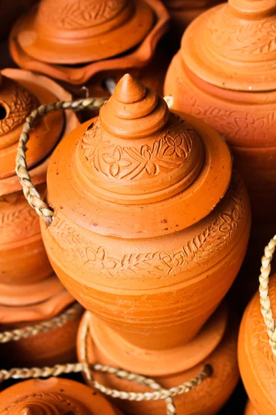 Pote de barro artesanal estilo tailandês . — Fotografia de Stock