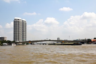 nehir manzarası. köprü üzerinde chao pharay Nehri, bangkok, Tayland