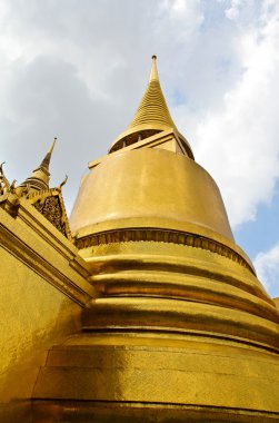 Golden pagoda içinde zümrüt Tapınak, Tayland.