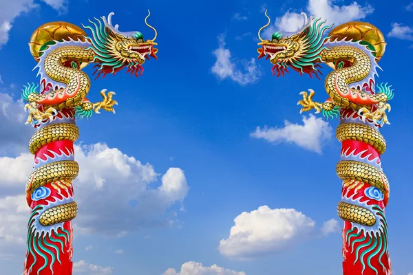 Dragon statue with the blue sky field. — Stock Photo, Image