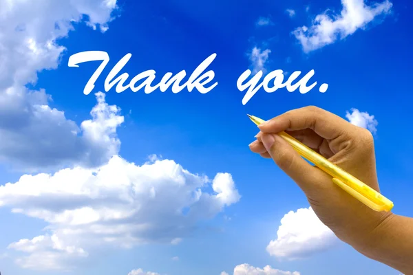 Ruční psaní Děkuji na modré obloze. — Stock fotografie