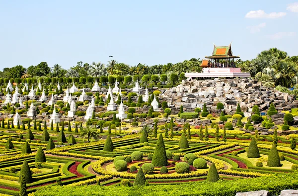 Jardim tropical em Pattaya, Tailândia . — Fotografia de Stock