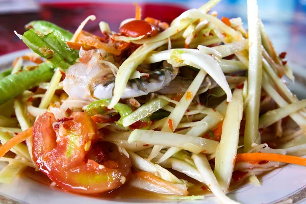 Thaise papaja salade ook bekend als som tum uit thailand. — Stockfoto