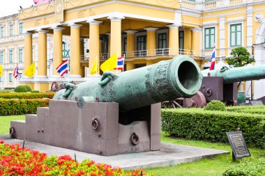 Tayland hükümeti muse antik büyük top ve aslan heykeli