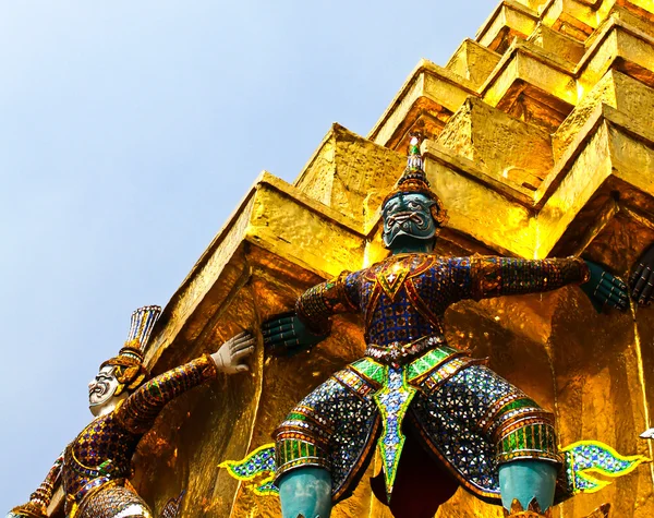 ワット プラ ケオ壮大な宮殿、バンコク、タイの守護神. — ストック写真