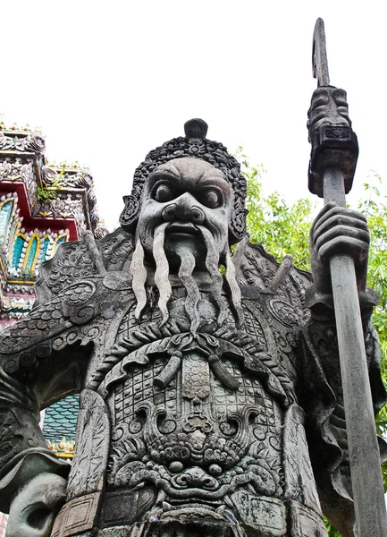 Socha muže na wat pho v Bangkoku, Thajsko. — Stock fotografie