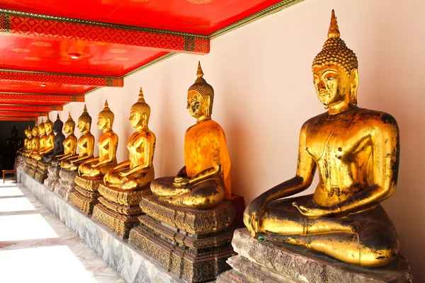 Buddha in Wat Pho Temple sequential nicely in Bangkok, Thailand. — Stock Photo, Image