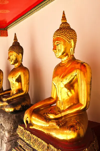 वाट फो मंदिर में बुद्ध बैंकॉक, थाईलैंड में अच्छी तरह से अनुक्रमिक . — स्टॉक फ़ोटो, इमेज
