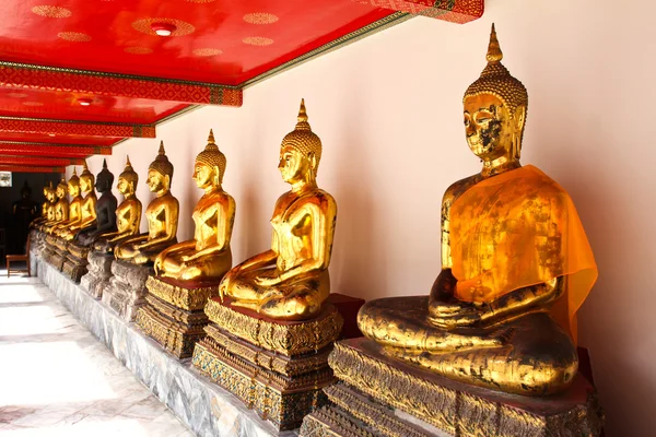 Budda w świątyni Wat Pho sekwencyjne ładnie w Bangkoku, Tajlandia. — Zdjęcie stockowe