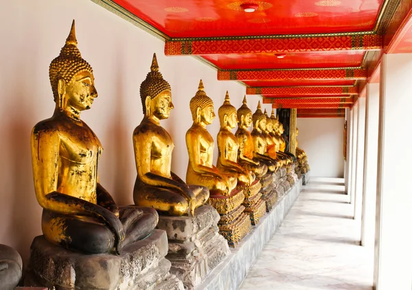 Buddha in Wat Pho Temple sequential nicely in Bangkok, Thailand. — Stock Photo, Image