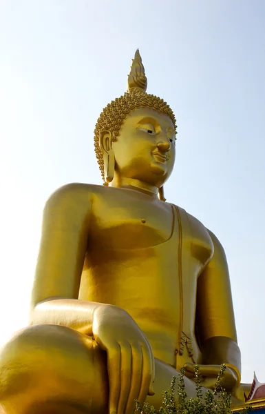Büyük Buda heykeli Wat Muang, Tayland 'da. — Stok fotoğraf