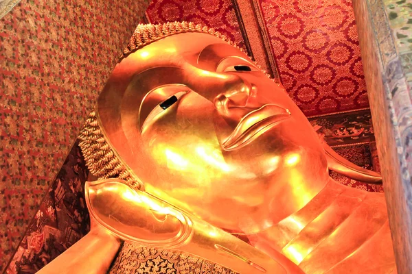 Socha ležícího Buddhy v Thajsku buddha chrám wat pho, Asie — Stock fotografie