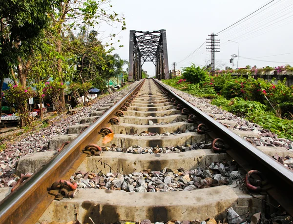 Eisenbahnbrücke in Bangkoknoi, Talingchan, Thailand. es ist in der Nähe von t — Stockfoto