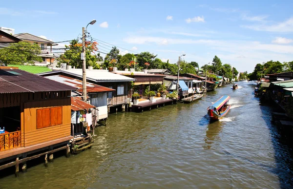 Riverside residencial na Tailândia — Fotografia de Stock