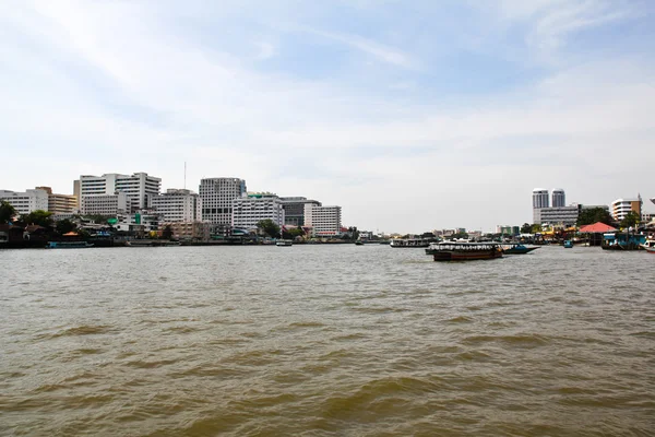 Vue panoramique de la rivière Chao Praya à Bangkok, Thaïlande . — Photo