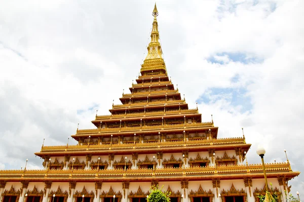 Templo na Tailândia é chamado Phra-Mahathat-Kaen-Nakhon, Khon Kaen — Fotografia de Stock