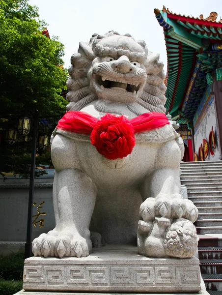 Chinese Lion Stone Sculpture in the Chinese Temple in Nonthaburi — Stock Photo, Image