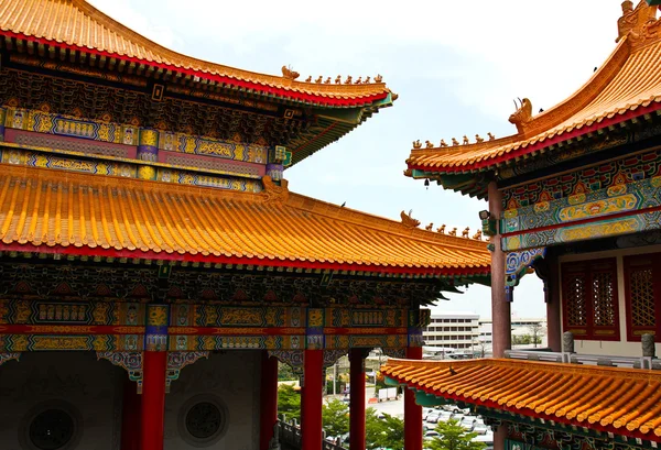 Vackra byggnader i kinesiskt tempel, nonthaburi, thailand. — Stockfoto