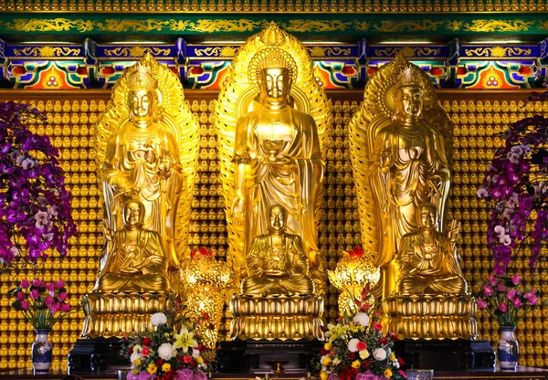 Die drei Buddhas im chinesischen Tempel von Thailand — Stockfoto