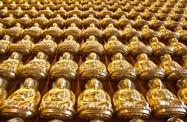 Nombreuses petites statues de Bouddha sur le mur du temple chinois, Thaïlande — Photo