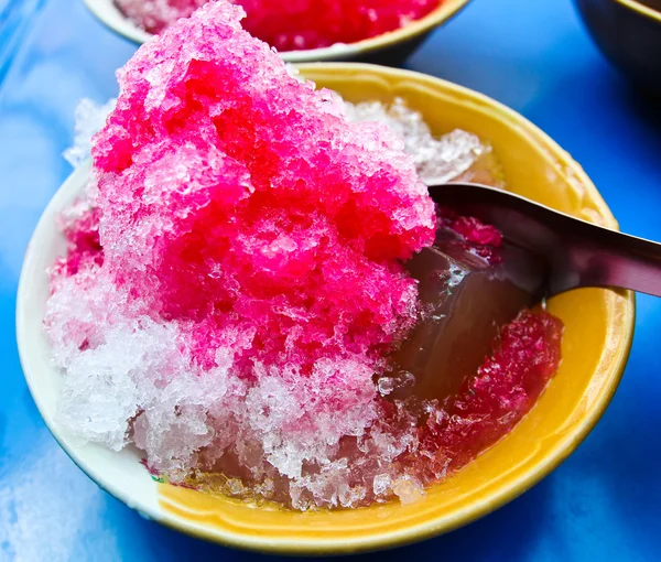 Cono de nieve . — Foto de Stock