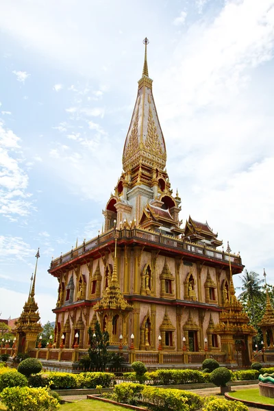 Pagoda en Wat Chalong o Chaitharam Temple, Phuket, Tailandia . —  Fotos de Stock