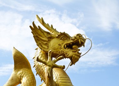 Phuket, Tayland 'daki Çin Altın Ejder Heykeli.