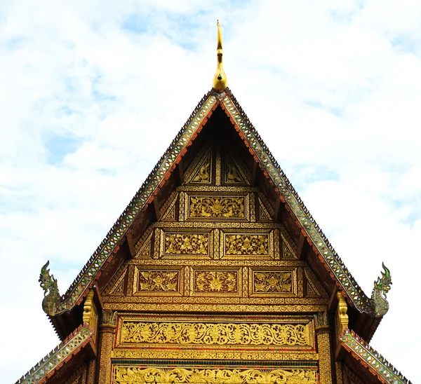 Die Vorderseite des thailändischen Tempels. — Stockfoto