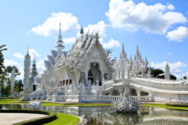 Tayland 'ın Chiang Rai şehrinde Wat Rong Khun adında bir tapınak..