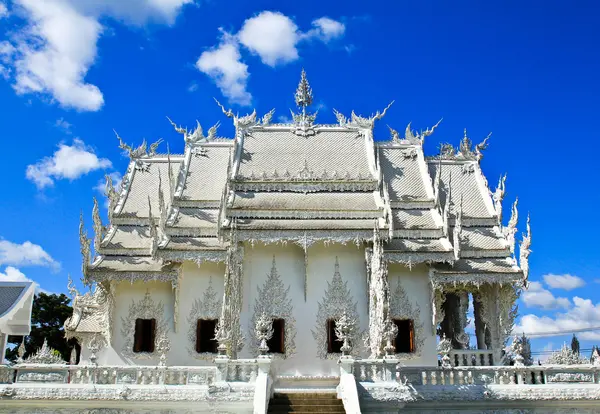 Temple thaïlandais appelé Wat Rong Khun à Chiang Rai, Thaïlande. — Photo
