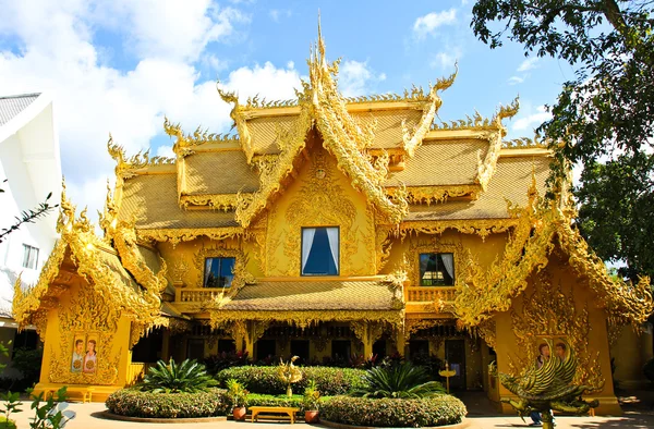 Templo tailandês chamado Wat Rong Khun em Chiang Rai, Tailândia . — Fotografia de Stock