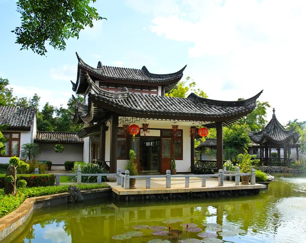 Kina buddhistiska tempel i mae fah luang, universitet, chiangrai, — Stockfoto