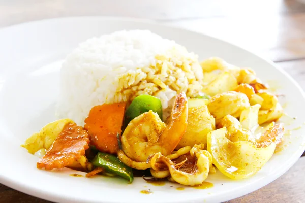 Fried seafood with curry powder — Stock Photo, Image