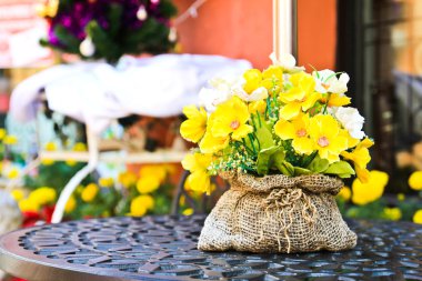 Yapay çiçek dekorasyonu