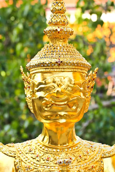 Golden statue in Wat Phra Keao in the Grand Palace in Bangkok Th — Stock Photo, Image