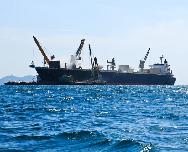 Stora fartyg på havet — Stockfoto