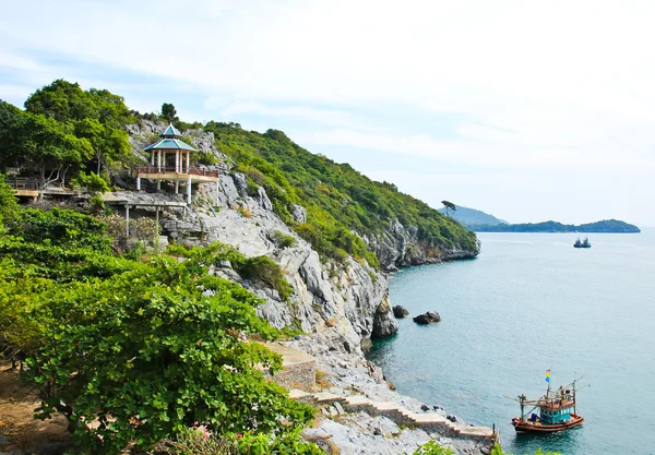 Het prachtige uitzicht op sri chang eiland op sriracha ampor, chonbu — Stockfoto